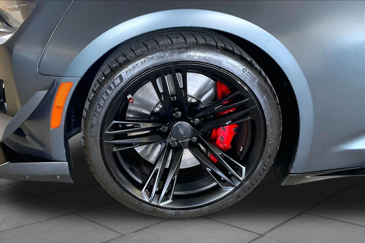 Used 2019 Shadow Gray Metallic Chevrolet ZL1 image 10