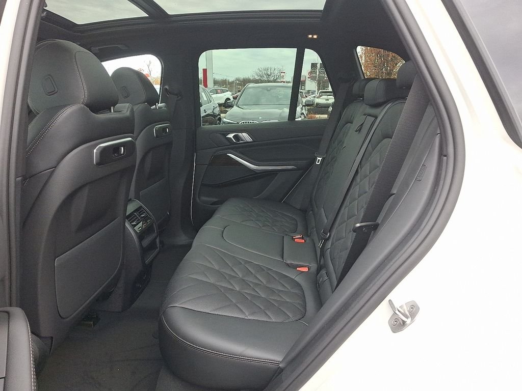 Used 2026 Alpine White BMW xDrive40i image 5