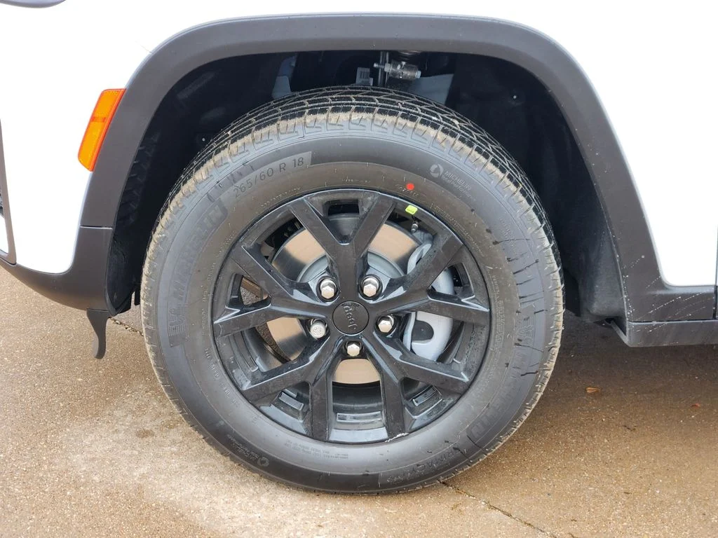 New 2026 Bright White Clear-Coat Exterior Paint Jeep Altitude image 7