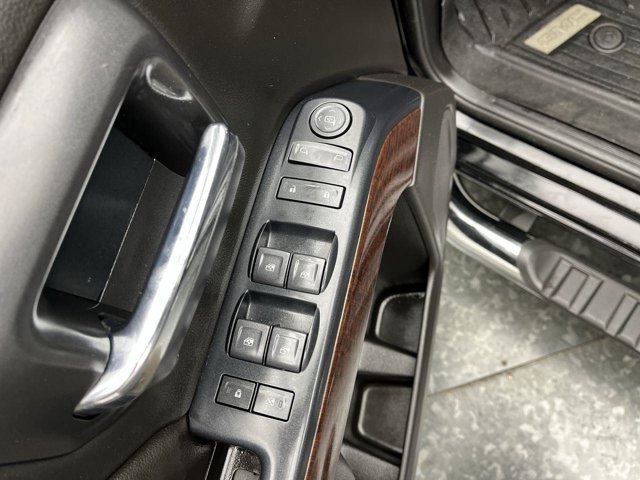 Used 2019 Onyx Black GMC SLE image 7