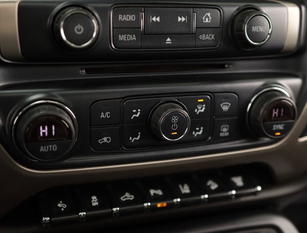 Used 2019 SUMMIT WHITE GMC Denali image 17