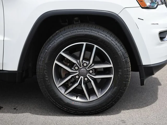 Used 2019 Bright White Clearcoat Jeep Limited image 10