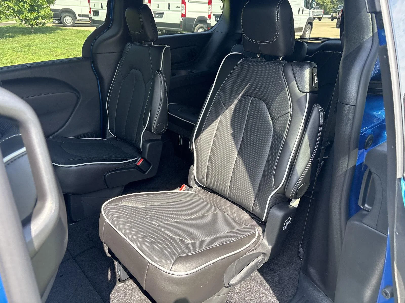 New 2027 Hydro Blue Pearlcoat Chrysler Limited image 10