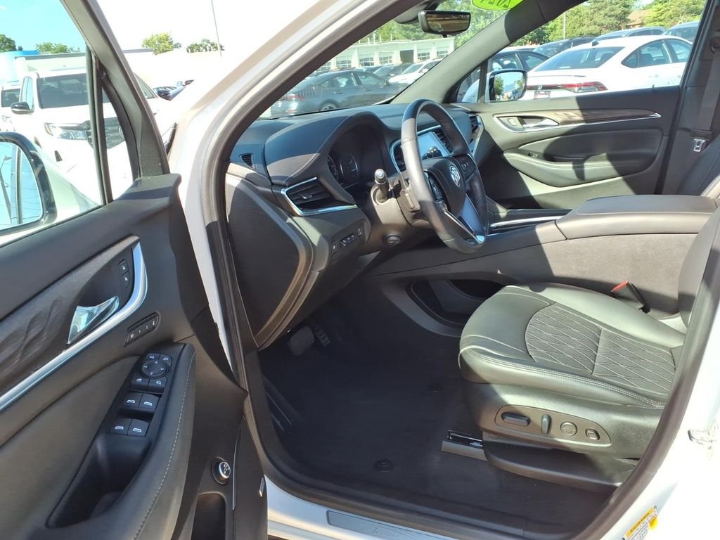 Used 2024 White Frost Tricoat Buick Avenir image 21