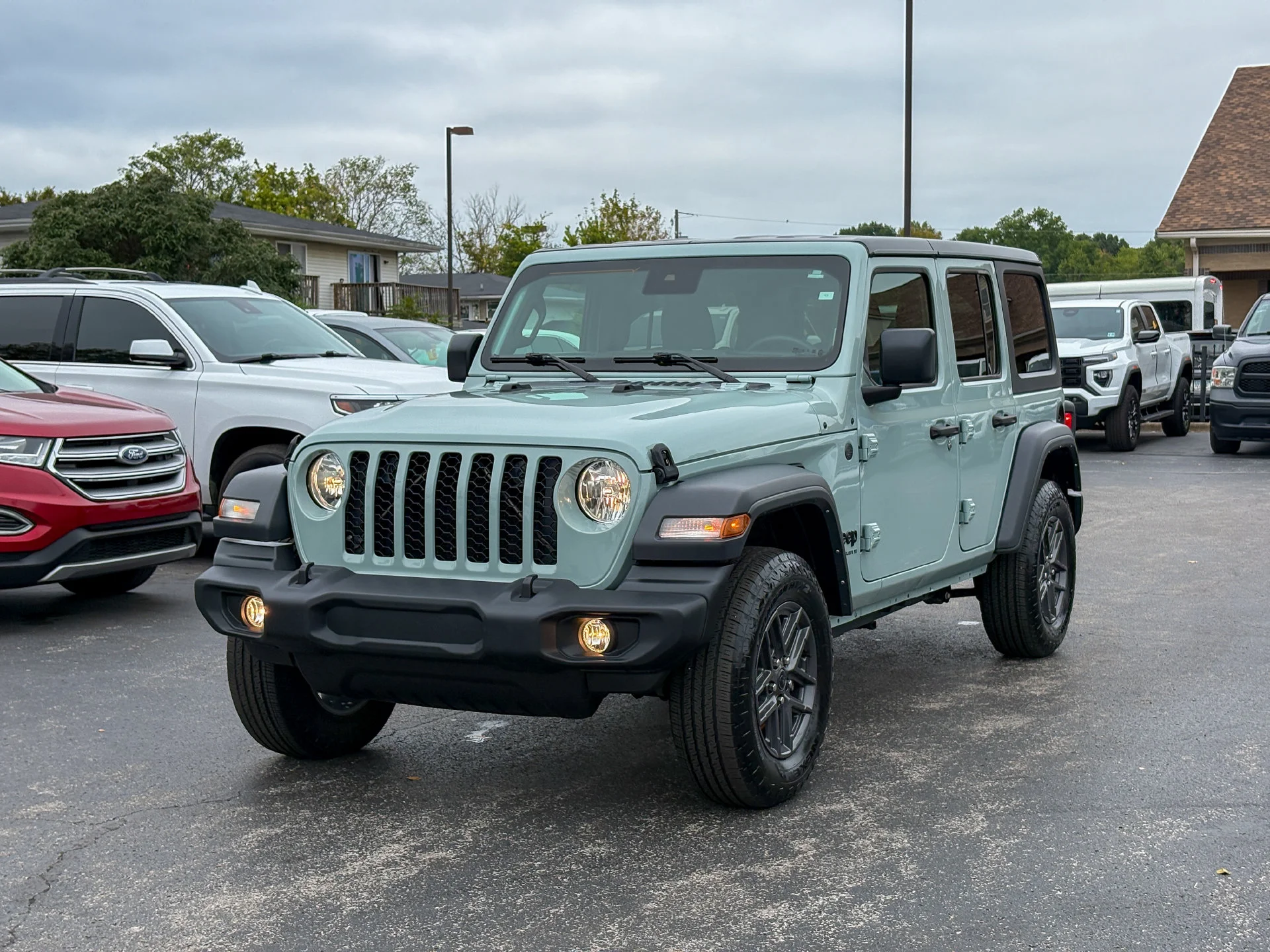 Used 2024 Gray Jeep Sport S image 5