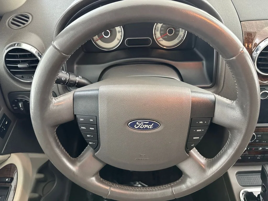 Used 2008  Ford Limited image 26