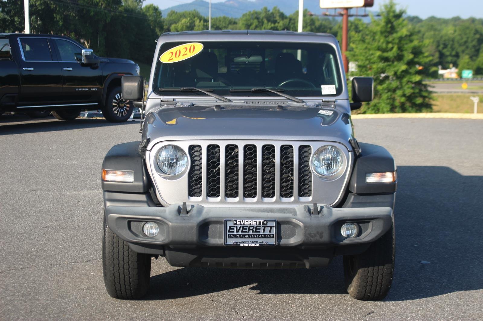 Used 2020 Silver Jeep Sport S image 2