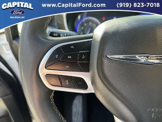 Used 2025 White Chrysler Select image 22