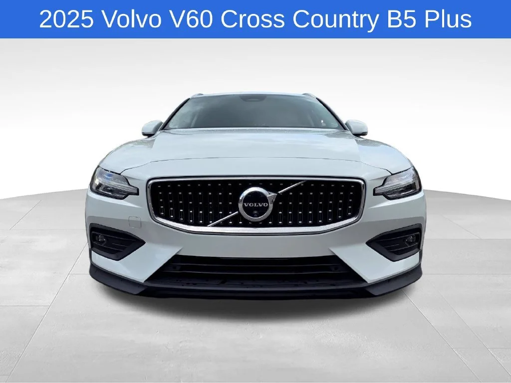 Used 2025  Volvo Plus image 9
