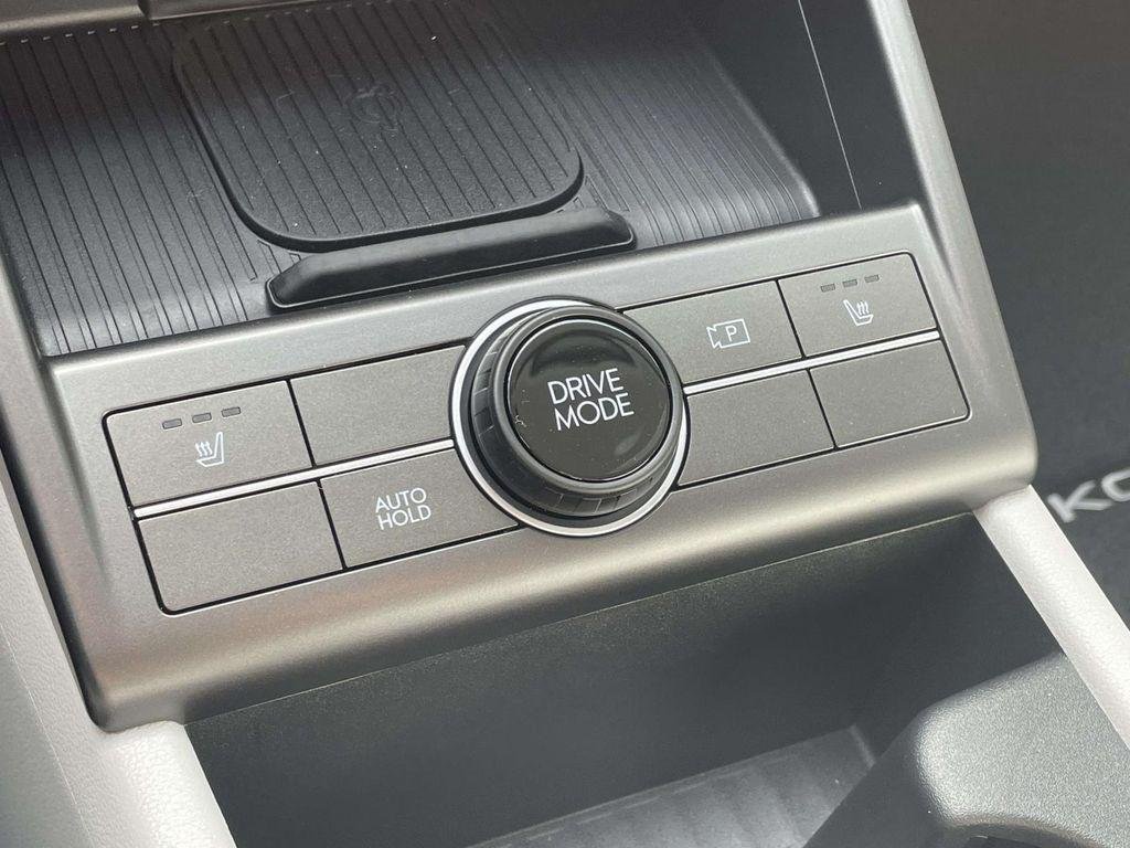 New 2026 White Hyundai SEL Premium FWD image 29