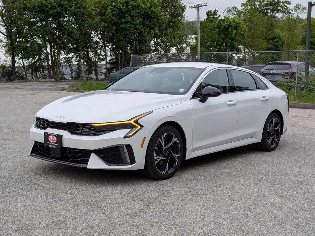 Used 2025 White Kia GT-Line image 9