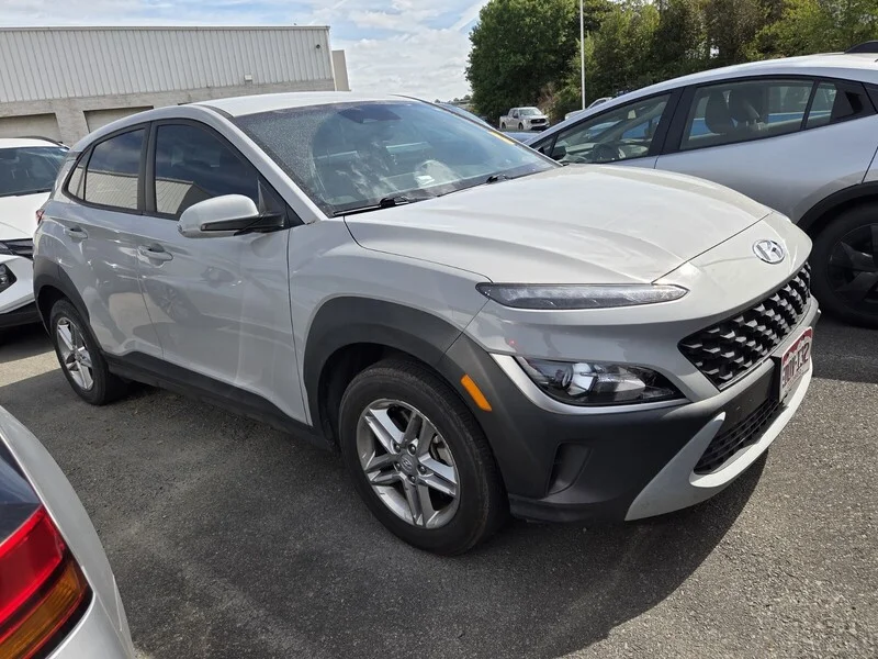 Used 2023 Silver HYUNDAI SE Auto AWD image 4