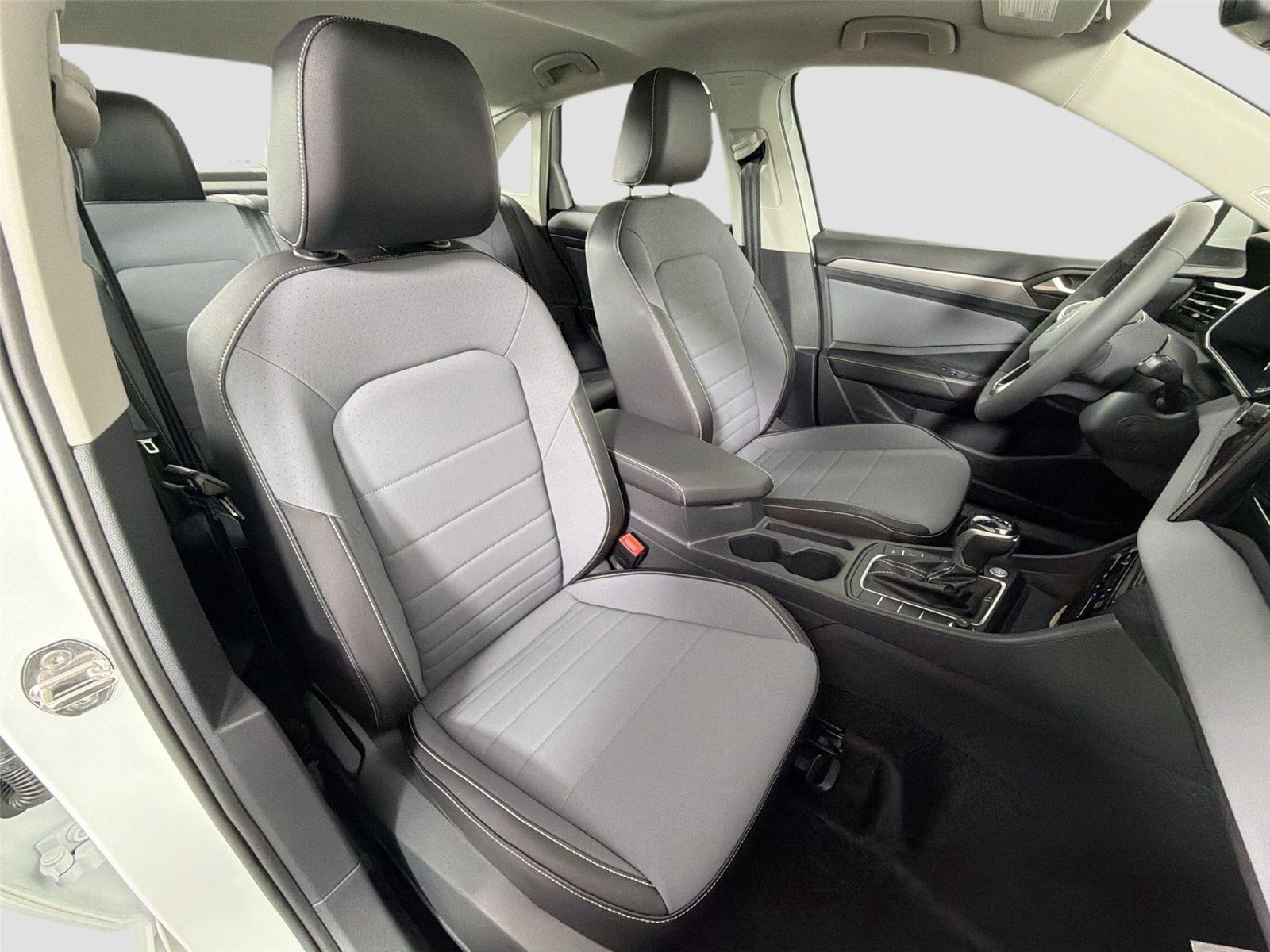 New 2026 Opal White Pearl Volkswagen SE image 26