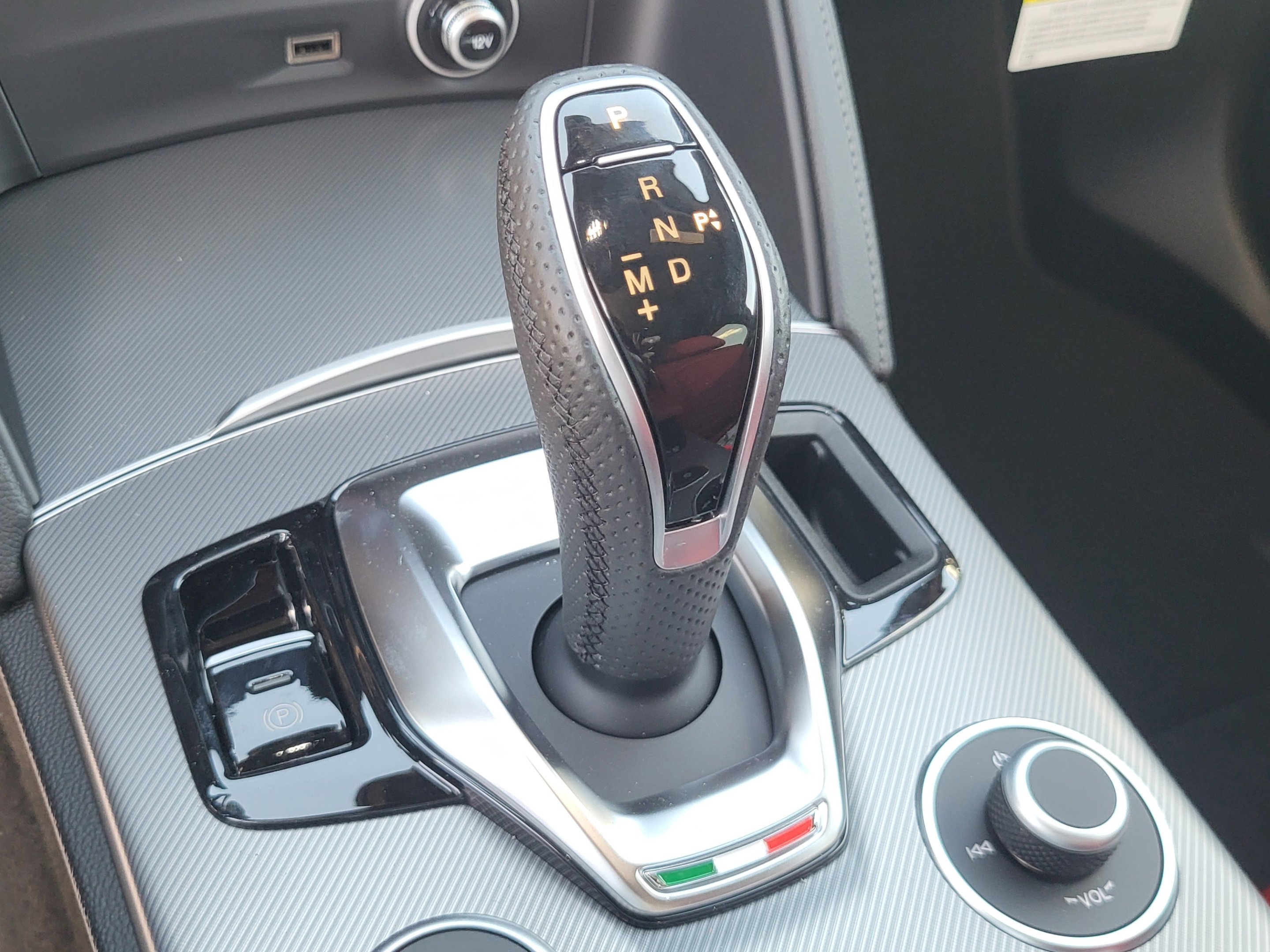 New 2026 Vulcano Black Metallic Alfa Romeo  image 59