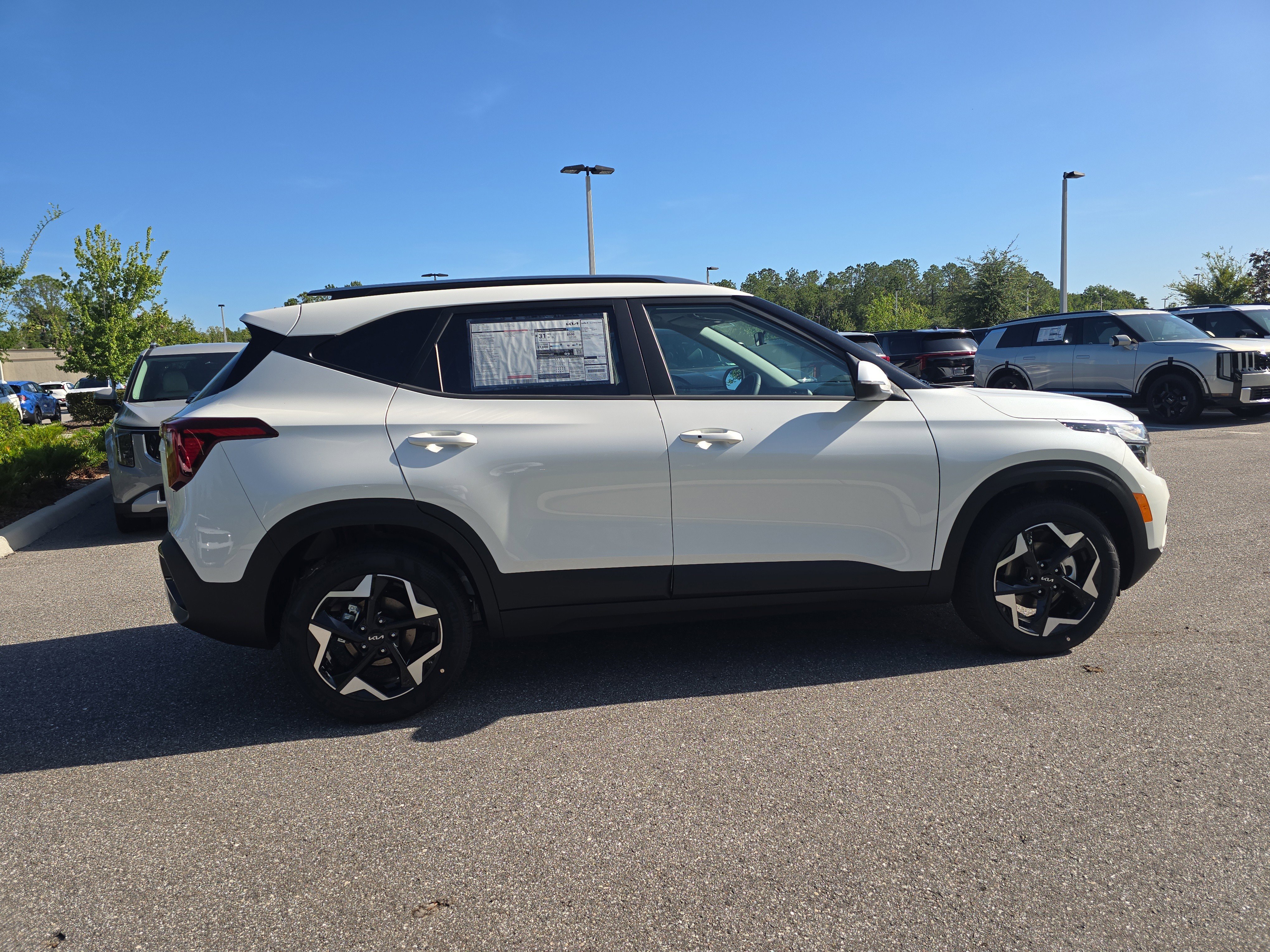 New 2026 Snow White Pearl Kia S image 9