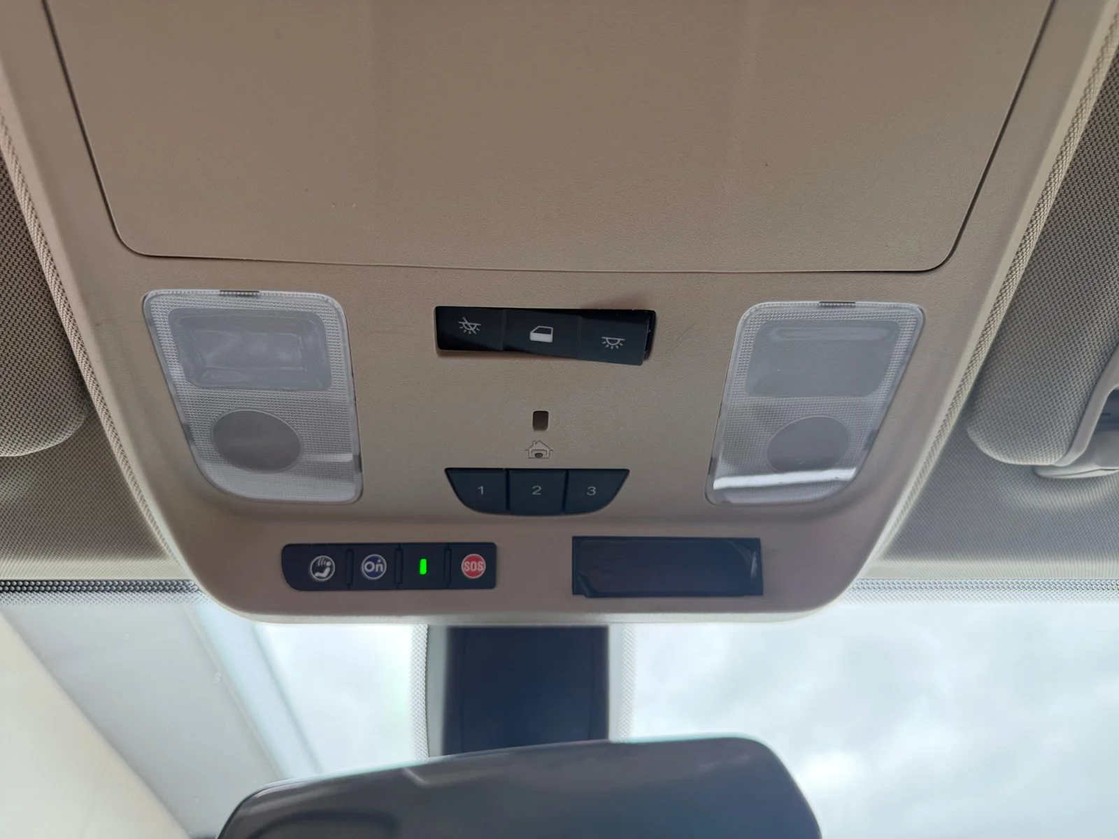 Used 2017 Summit White Buick Essence image 25