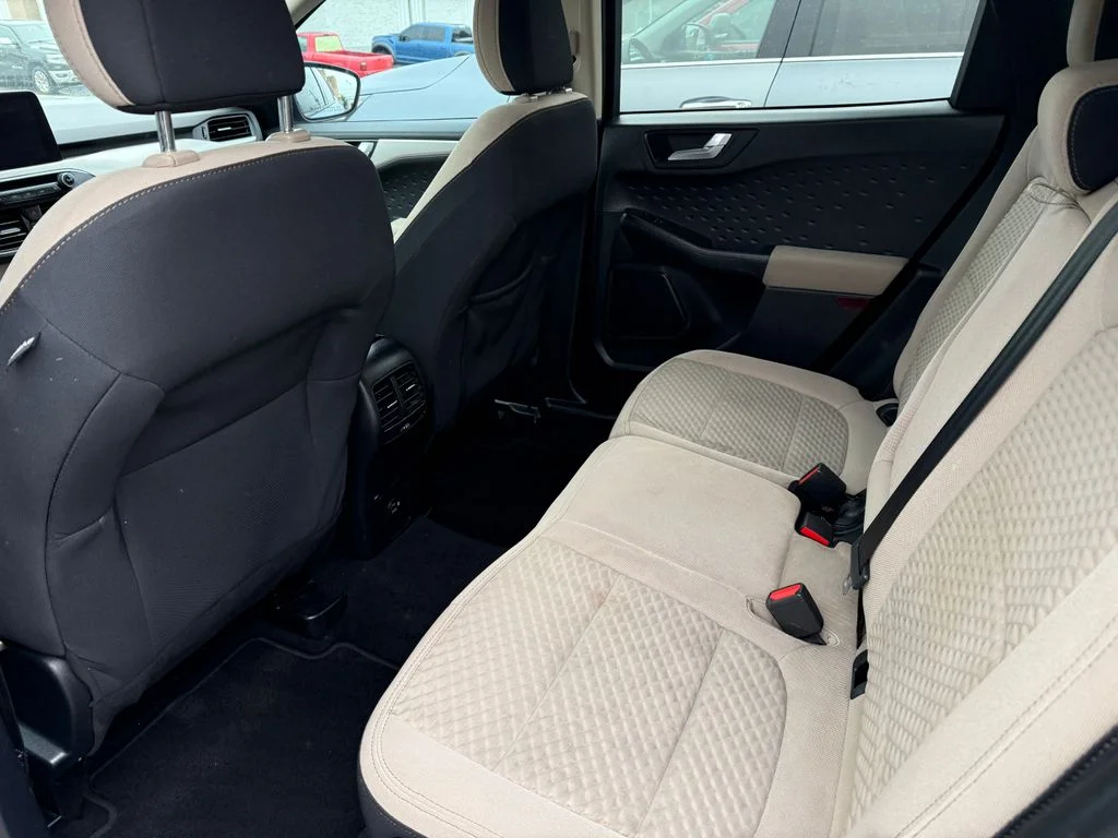 Used 2020 Blue Ford SE image 18