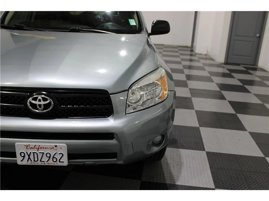 Used 2006 Green Toyota Base image 8