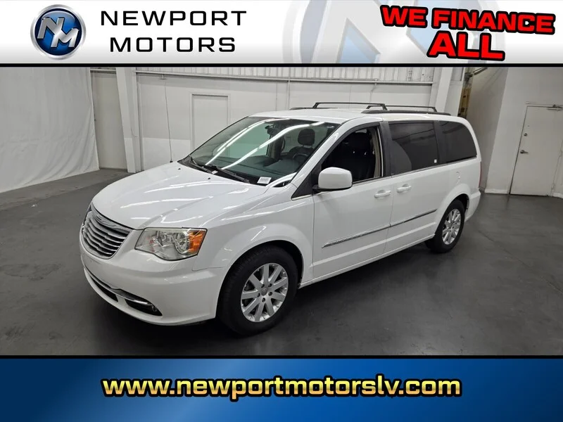 2015 Chrysler Town & Country Touring's photo
