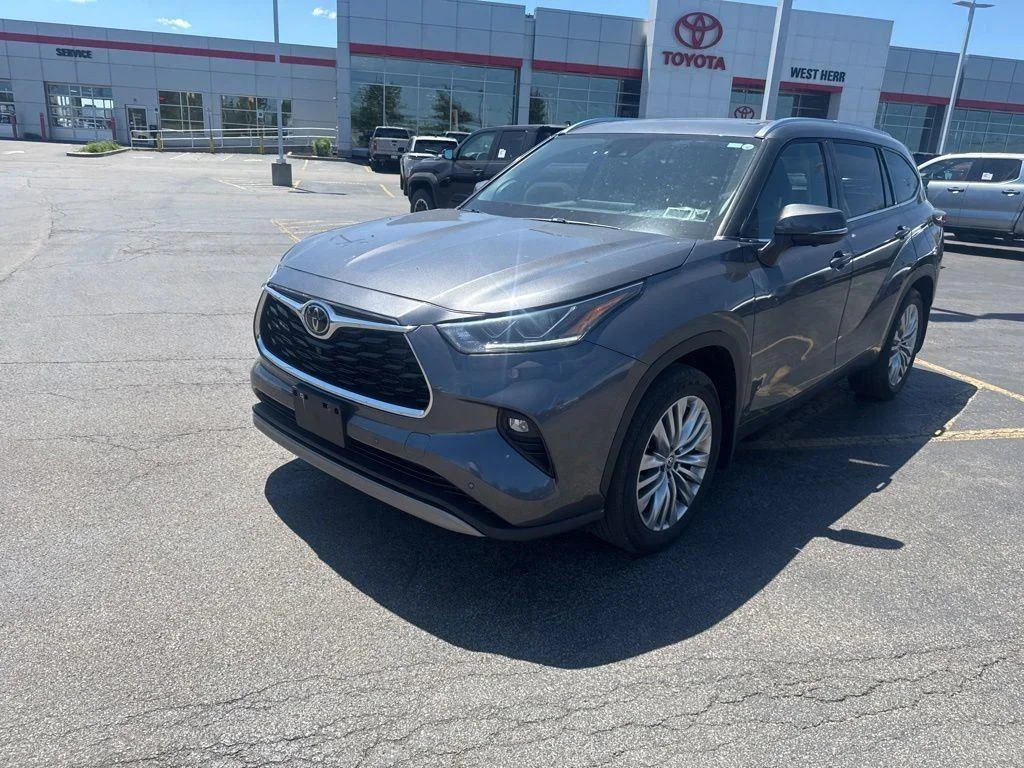Used 2023 Magnetic Gray Metallic Toyota Platinum image 5