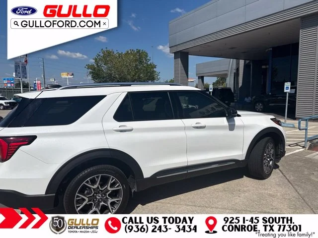 Used 2025 White Metallic Ford Platinum image 3