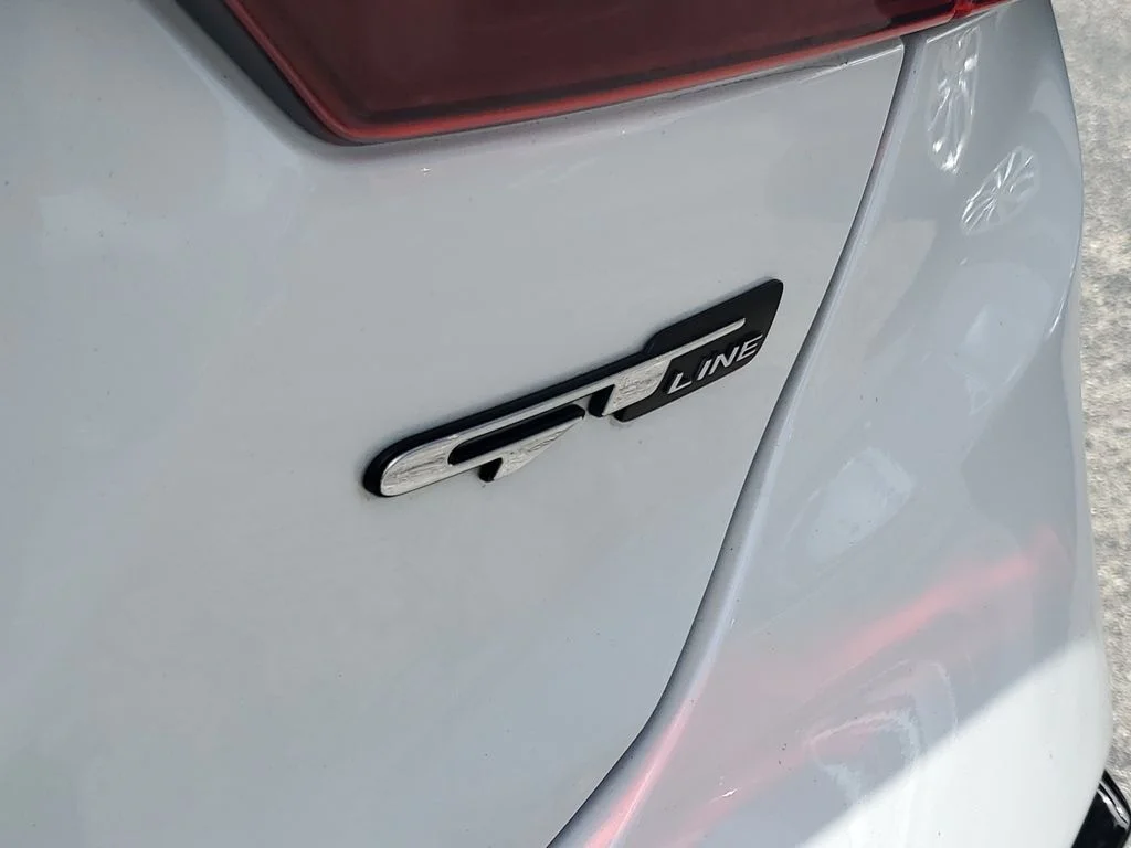 Used 2021 White Kia GT-Line image 9