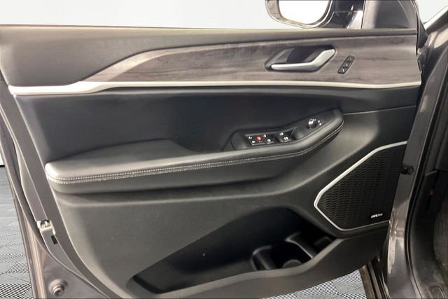 Used 2022 Gray Jeep Limited image 17
