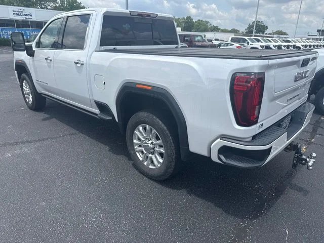 Used 2022 White GMC Denali image 12