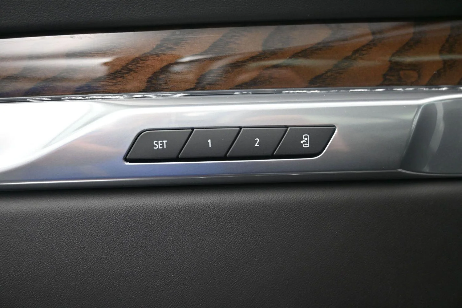Used 2025 Argent Silver Metallic Cadillac 4WD Sport Platinum image 25