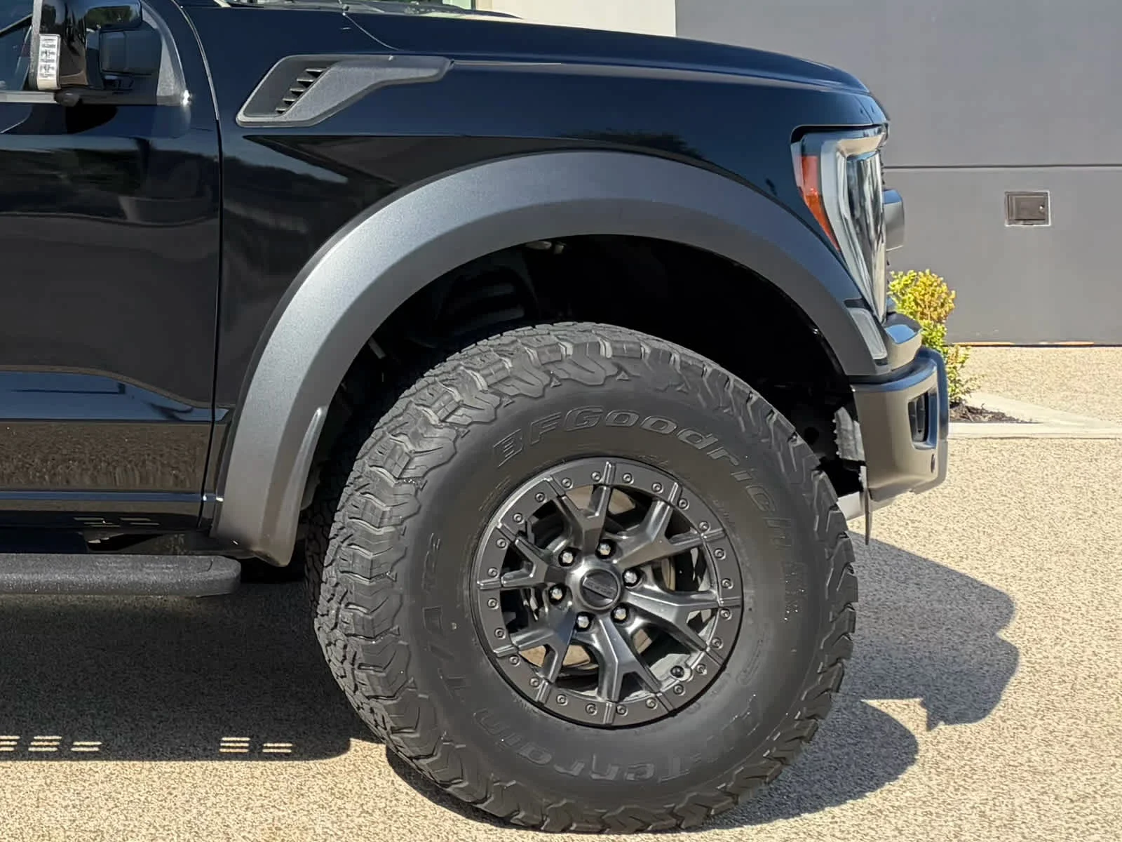 Used 2022 Agate Black Metallic Ford Raptor image 10