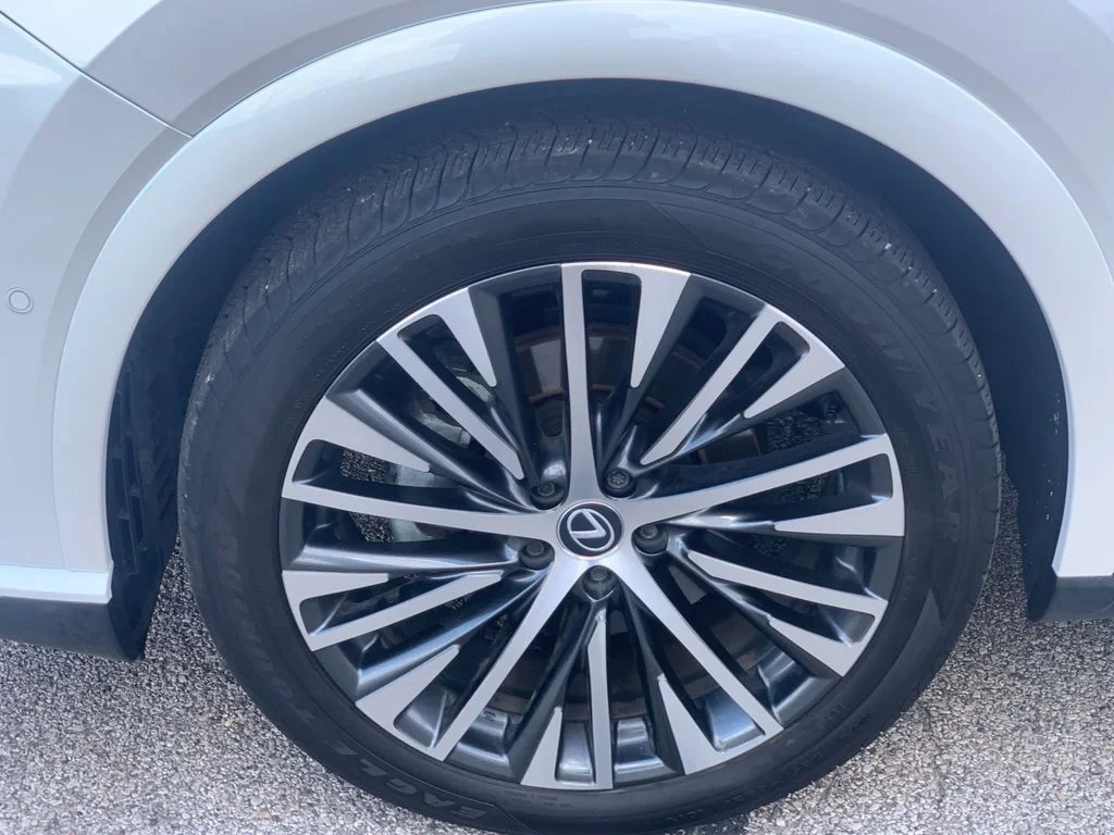Used 2024 White Lexus 350 Premium Plus image 31