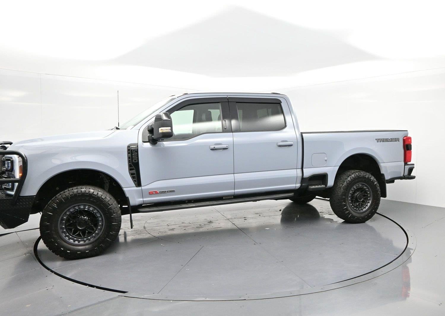 Used 2024 Glacier Gray Metallic Tri-coat Ford XL image 4
