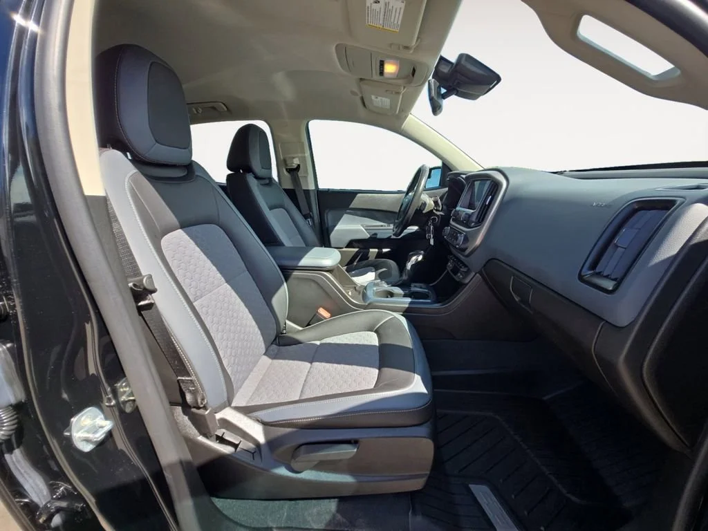 Used 2022 Black Chevrolet Z71 image 15