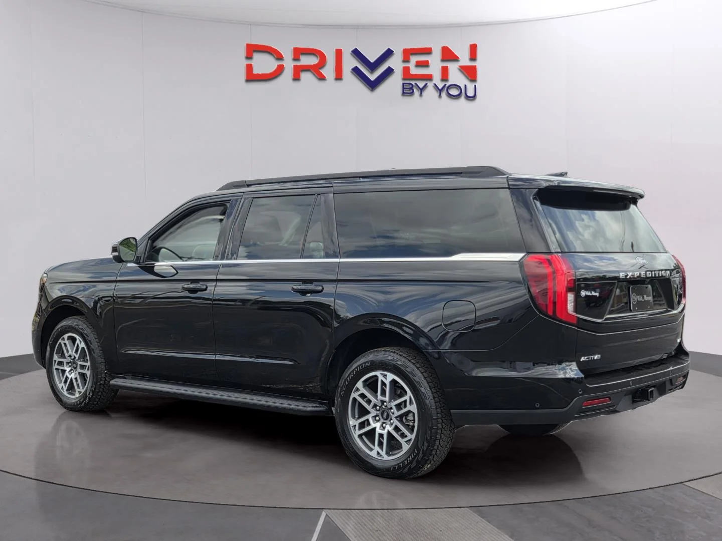 Used 2025 Agate Black Ford Active image 3