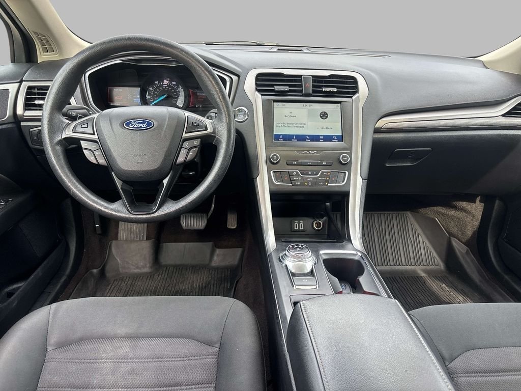 Used 2020 Silver Ford SE image 13