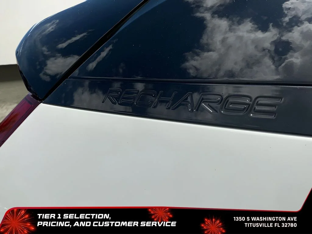 Used 2023 White Volvo Ultimate image 34