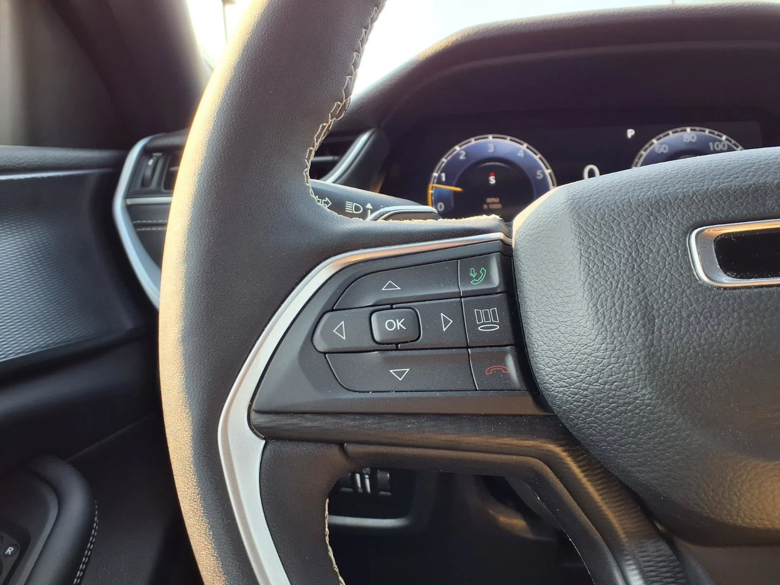 Used 2025 Bright White Clearcoat Jeep  image 9