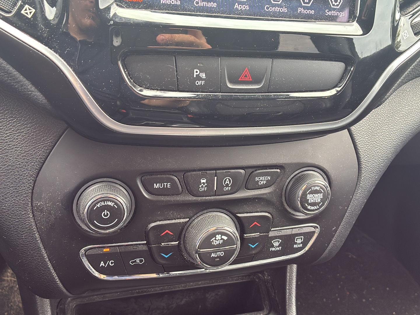 Used 2019 Blue Shade Pearlcoat Jeep Limited image 5