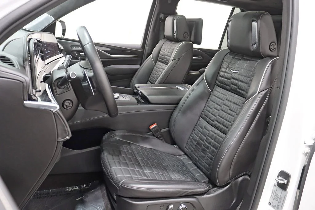 Used 2024 White Cadillac V-Series image 33