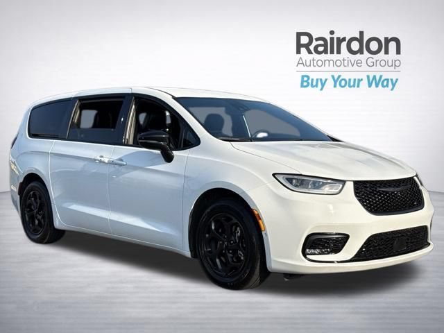 2024 Chrysler Pacifica Hybrid S Appearance Pkg