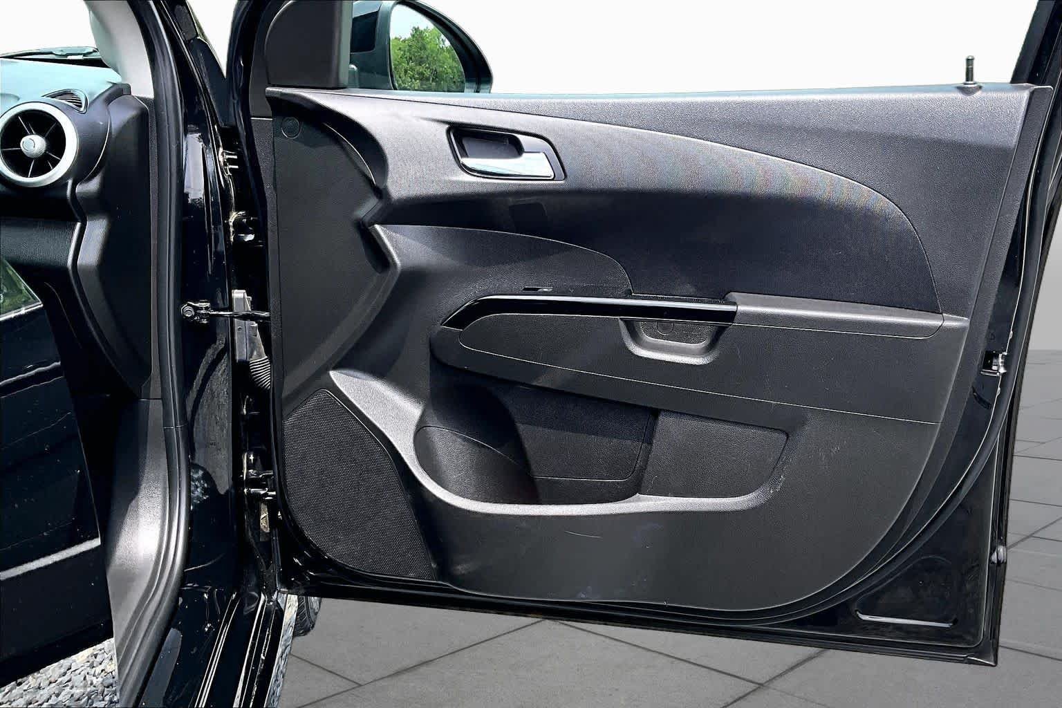 Used 2020 Mosaic Black Metallic Chevrolet LT image 23