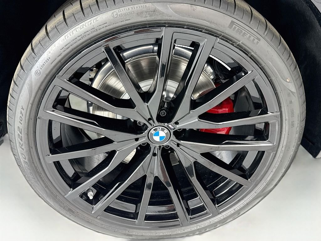 New 2026 Black Sapphire Metallic BMW M60i image 32