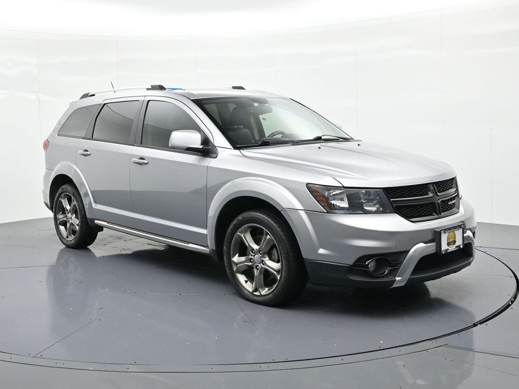 Used 2017 Billet Clearcoat Dodge Crossroad image 4