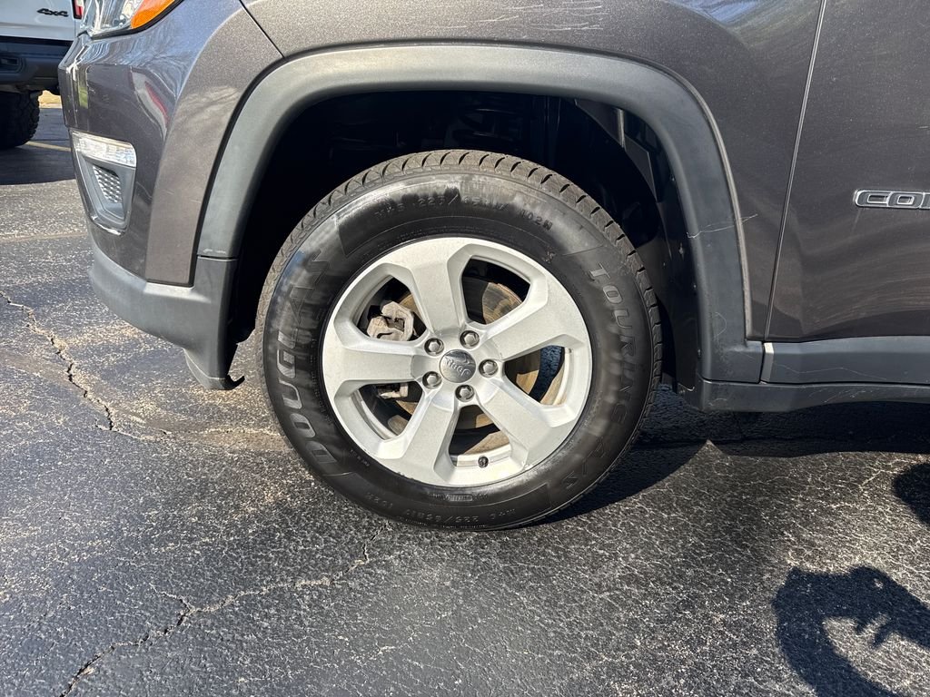 Used 2019 Gray Jeep Latitude image 9