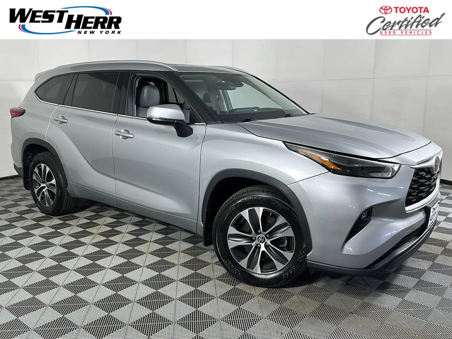 Used 2022 Celestial Silver Metallic Toyota XLE image 1
