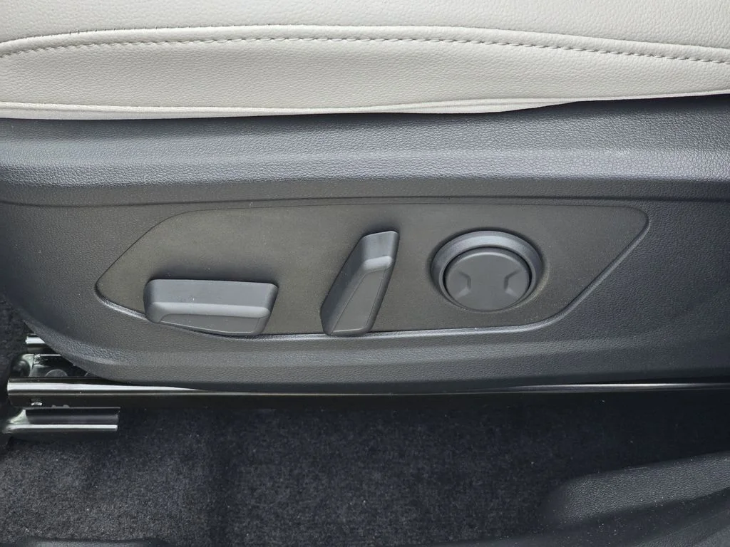 New 2026 Gray Hyundai SEL Premium image 18