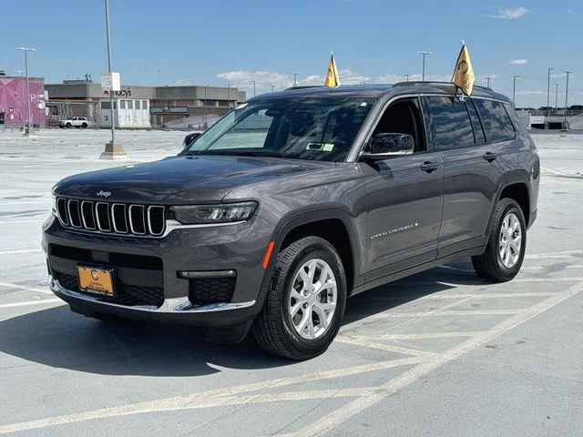 Used 2024 Gray Jeep Limited image 4