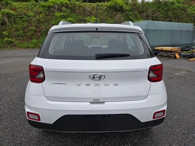 Used 2025 White Hyundai SEL image 7