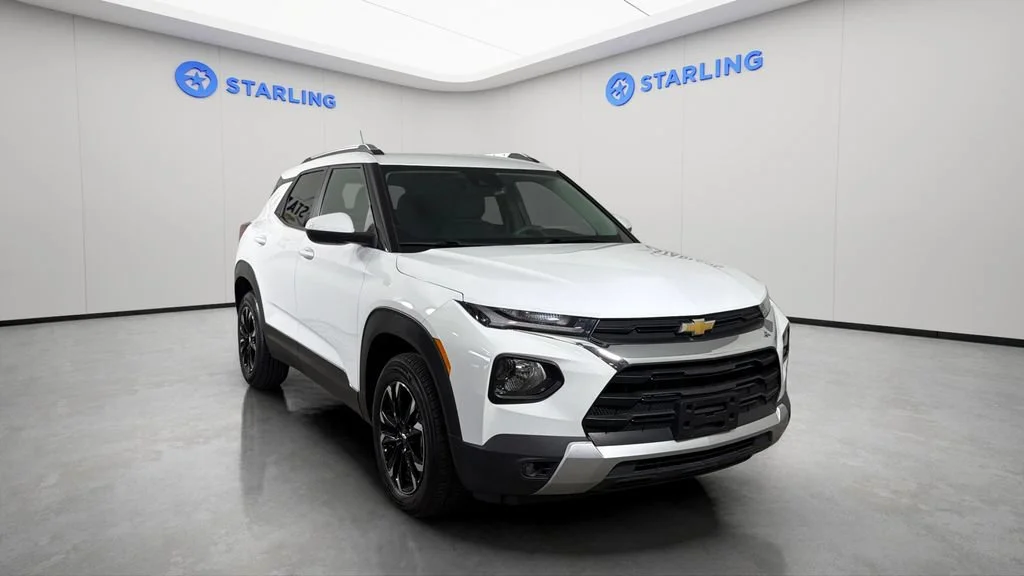 Used 2021 SUMMIT WHITE Chevrolet LT image 14