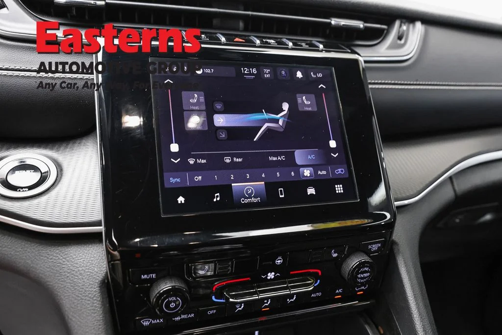 Used 2025 Black Jeep Altitude image 19